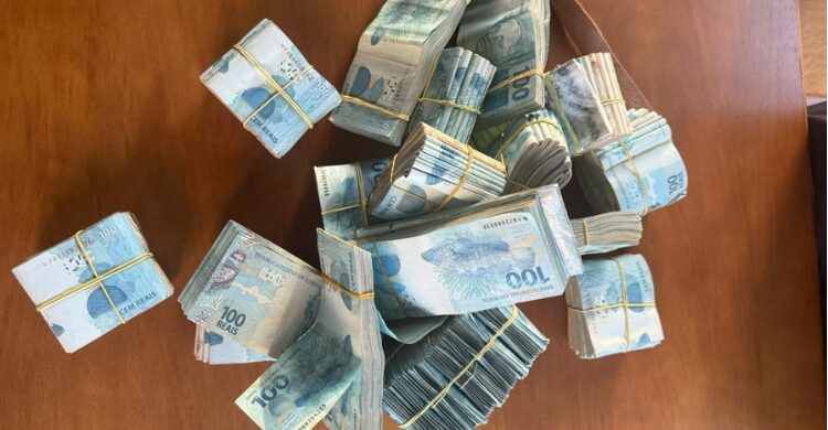 PF apreende cerca de R$ 200 mil em ação que investiga políticos e facção